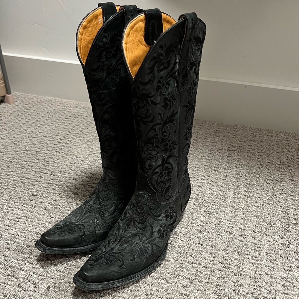 Old Gringo black cowboy boots